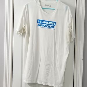 UA Men's SS Graphic WM Tee.